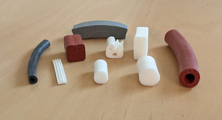Silikonschaumprofile in den unterschiedlichsten Geometrien sind möglich, aber auch Silikonschaum aus Plattenware für Stanzteile und Zuschnitte.